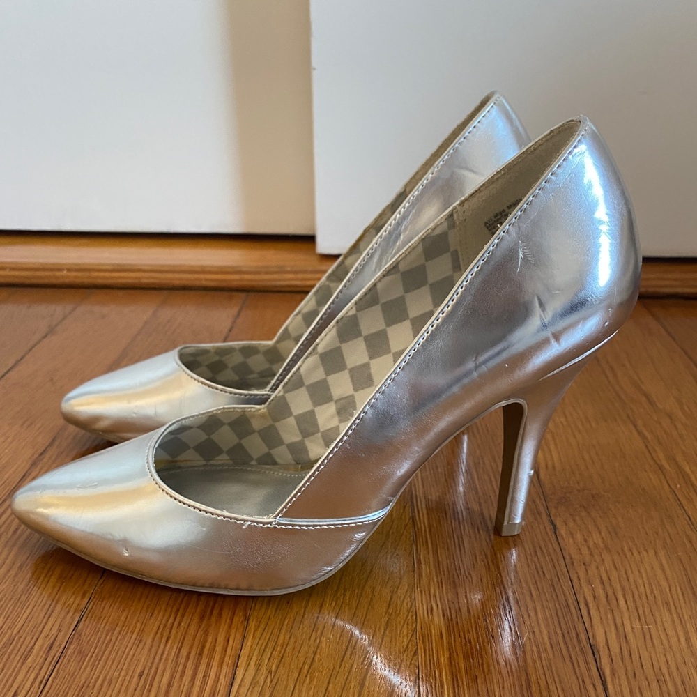 Silver pointed toe pumps